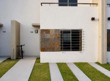 Casa de 3 habitaciones, Zapopan · Casa en Venta en Alhambra