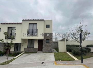 Casa en condominio de 3 habitaciones, El Marqués · Casa Amueblada en Renta en Capital Sur