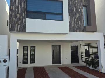 Casa · 155m² · 3 Recámaras · 2 Estacionamientos · Casa en Renta en Saratoga Zona Reliz con Casa Club con Alberca