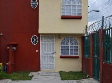Casa · 96m² · 2 Recámaras · 1 Estacionamiento · Casa en Fraccionamiento Paseos de Toluca