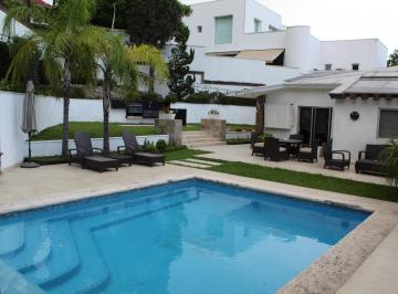 Espectacular jardín con alberca · Residencia con Jardín y Alberca Frente Al Aim | San Pedro