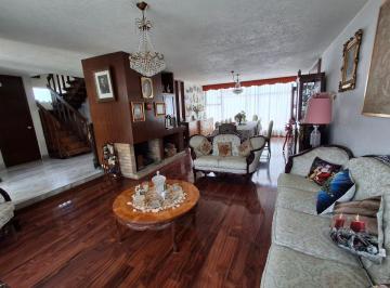 Casa de 4 habitaciones, Coyoacán · Casa en Venta con Jardín Frontal y Patio Trasero en Joyas del Pedregal