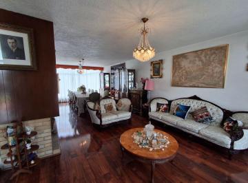 Casa de 4 habitaciones, Coyoacán · Casa en Venta con Jardín Frontal y Patio Trasero en Joyas del Pedregal