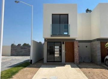 Casa en condominio · 76m² · 3 Recámaras · 2 Estacionamientos · Renta de Casa en Capital Norte Sin Aval