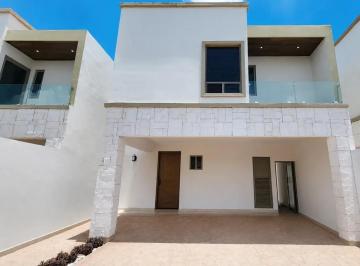 1 · Casa en Venta en Laureles con 4 Recámaras, Viñedos