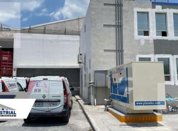 Bodega comercial · 632m² · 4 Estacionamientos · Bodega en Renta Santa Catarina