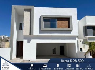 Casa de 3 habitaciones, Chihuahua · Elegante Residencia en Renta en Valdivia