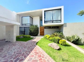 Casa de 4 habitaciones, León · Casa en Venta en El Bosque Country Club, 4 Recámaras con Vestidor y Baño
