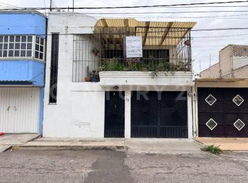 Casa · 240m² · 5 Recámaras · 2 Estacionamientos · Casa en Venta en Jardines de Morelos, Ecatepec, Estado de México