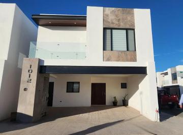 1 · Casa en Venta en Viñedos con Amplio Jardín
