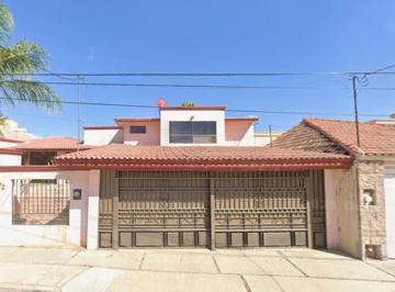 Casa de 5 habitaciones, Torreón · Casa en Venta en Av San Isidro Torreon Coahuila