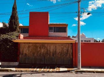 Casa · 280m² · 4 Recámaras · 2 Estacionamientos · Venta de Casa en Residecial Colón y Ciprés en Toluca