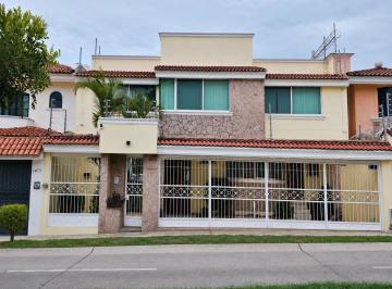 Casa de 4 habitaciones, Zapopan · Casa en Venta en Bugambilias - Circuito de Las Flores Sur 2483