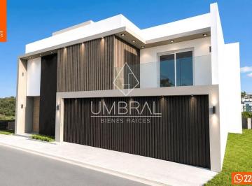 01e8a00a23524cdcd7cdeec2302309bb52f8ce631bc62def6e7bca93eed5cd77 · Casa con Gran Jardín en Venta, Imperial de Las Ánimas Xalapa
