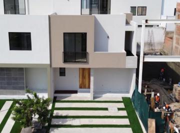 Casa de 3 habitaciones, Zapopan · Casa en Venta en Valle Imperial