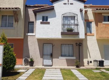 Casa en condominio · 3 Recámaras · 2 Estacionamientos · Casa en Renta Amueblada