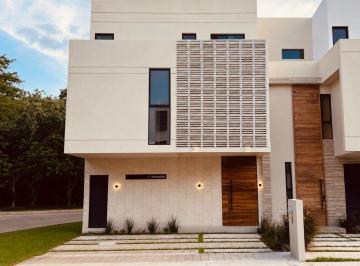 Casa · 175m² · 3 Recámaras · 3 Estacionamientos · Casa - Arbolada
