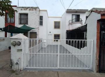 Casa · 70m² · 2 Recámaras · 1 Estacionamiento · Villas de Los Belenes 2 Hab. 2 Niveles