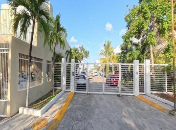 Casa de 2 habitaciones, Cancún · Casa en 2 Niveles con Superficie de Terreno de 107 m² con 2 Recámaras en Venta en Supermanzana 317
