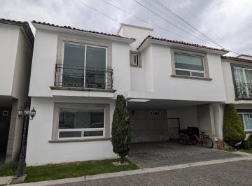 Casa · 240m² · 3 Recámaras · 2 Estacionamientos · Casa en Renta Cerca de Av Tecnologico en Metepec