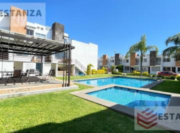 Casa en condominio · 106m² · 3 Recámaras · 2 Estacionamientos · Casa con Amplios Jardin y Alberca en Tzompantle