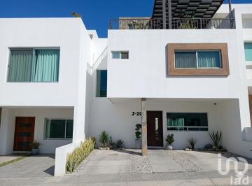 Casa · 198m² · 3 Recámaras · 2 Estacionamientos · Venta Casa Milenio III