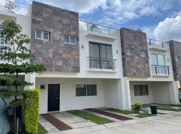 Casa en condominio de 3 habitaciones, Zapopan · Casa en Renta en Coto con Roof Garden