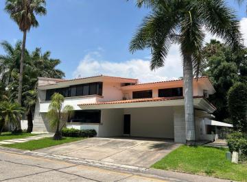 Casa en condominio · 656m² · 4 Recámaras · 4 Estacionamientos · Casa en Renta Club de Golf Santa Anita