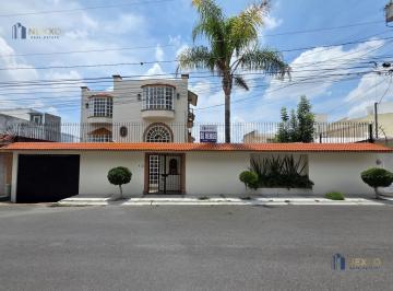 Casa · 593m² · 5 Recámaras · 10 Estacionamientos · Casa en Venta Cerca de Centro Sur en Colinas del Cimatario, Querétaro