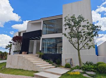 Casa · 736m² · 4 Recámaras · 6 Estacionamientos · Casa en Venta en La Vista Country Club