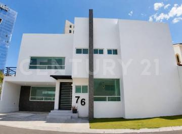 Casa · 340m² · 4 Recámaras · 2 Estacionamientos · Casa en Venta, Claustros de La Catedral, Centro Sur Querétaro.
