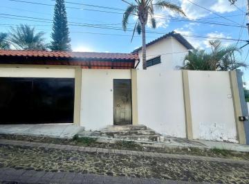 Quinta · 560m² · 4 Recámaras · 8 Estacionamientos · Casa Amplia en Jacona Col Curutaran
