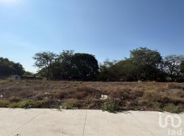 Terreno / Lote · 898m² · Terreno en Venta en Libramiento Carretera Colima - Gdl Uso de Suelo Cr en Colima