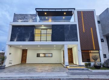 Casa · 476m² · 5 Recámaras · 3 Estacionamientos · Casa en Venta en Gran Reserva