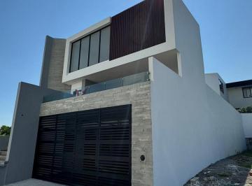 Casa · 230m² · 3 Recámaras · 2 Estacionamientos · Casa en Playas del Conchal