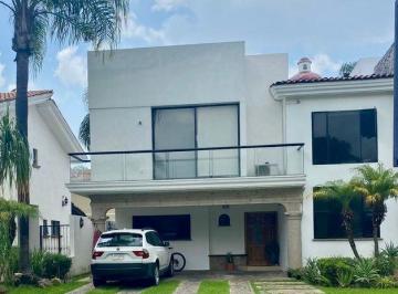 Casa en condominio · 329m² · 3 Recámaras · 6 Estacionamientos · Casa en Venta en Valle Real