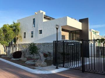 Casa Venta 210m² de 4 habitaciones · Casa en Venta en Arboledas de San Javier Pachuca con 210 m² de Terreno, Esquina, con Recámara en P/b