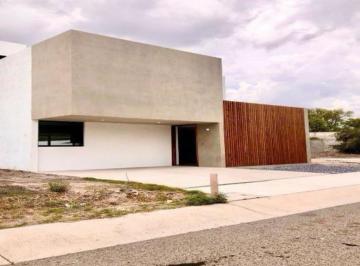 Casa · 303m² · 3 Recámaras · 2 Estacionamientos · Casa en Venta en Zirandaro San Miguel de Allende