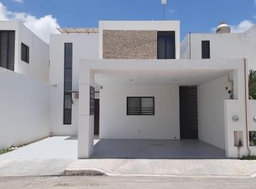 Casa de 3 habitaciones, Mérida · Real Montejo, 3 Habitaciones, Piscina, Paneles Solares $3'900,000