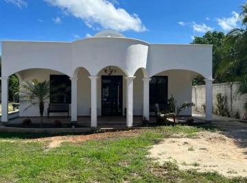 Casa de 4 habitaciones, Mérida · Casa en Renta de un Piso en Privada en Cholul
