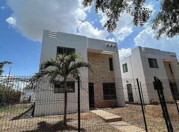 d1bd34e0cb1d2fe261459b2ee60eca2bc7322dce318718d1889b536b13c0528b · Casa Amueblada en Renta en Las Américas Sobre Av