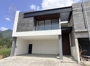 Casa · 370m² · 4 Recámaras · 3 Estacionamientos · Casa en Los Rodriguez Casa en Santiago Casa en Carretera Nacional