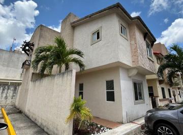 Casa de 3 habitaciones, Benito Juárez · En Venta - Casa de Esquina en Residencial Catania