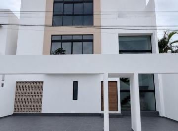 Casa de 3 habitaciones, Benito Juárez · En Venta | Casa Nueva a Pasos de Puerto Cancún