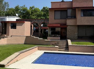 Casa · 3 Recámaras · 2 Estacionamientos · Casa con Alberca en Renta en Jardines de Cuernavaca