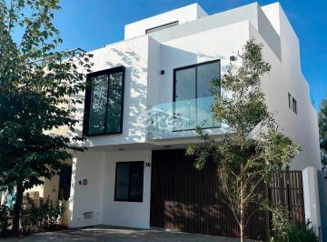Casa de 3 habitaciones, Zapopan · Casa en Venta en Parques Vallarta, Zapopan