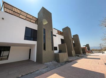 Casa · 270m² · 4 Recámaras · 2 Estacionamientos · Casa - Oaxtepec Centro