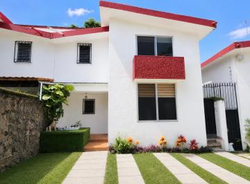 Casa · 157m² · 4 Recámaras · 3 Estacionamientos · Casa en Casa en Condominio con Alberca en Lomas de La Selva, Cuernavaca Morelos.