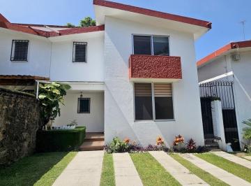 Casa · 157m² · 4 Recámaras · 3 Estacionamientos · Casa en Casa en Condominio con Alberca en Lomas de La Selva, Cuernavaca Morelos.