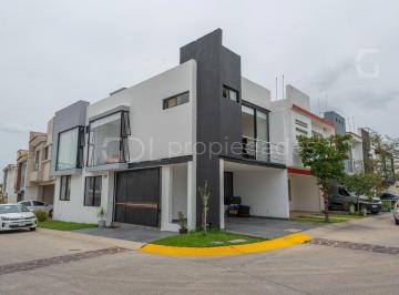 d7f0a19134d8c5932c272ecd275e5fe8b23da10928005a6d5c917245fdf2b95d · Altavista Bosques Casa en Esquina con Excedente